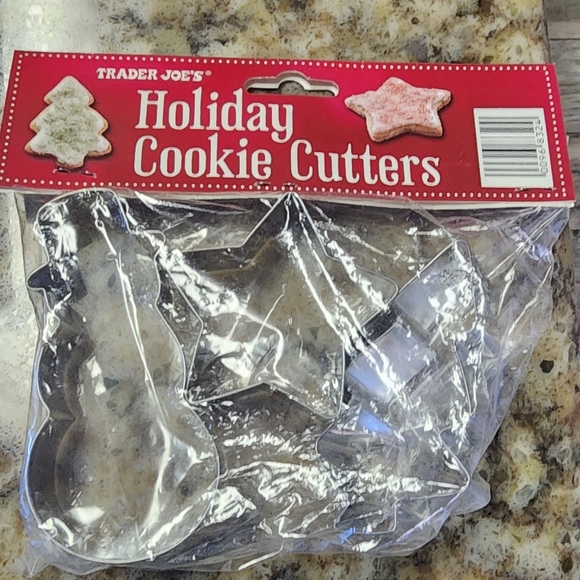 Set of 3 Christmas cookie cutters. - Picture 2 of 2